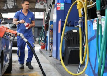Governo fixa subvenção à gasolina em R$ 0,44 por litro